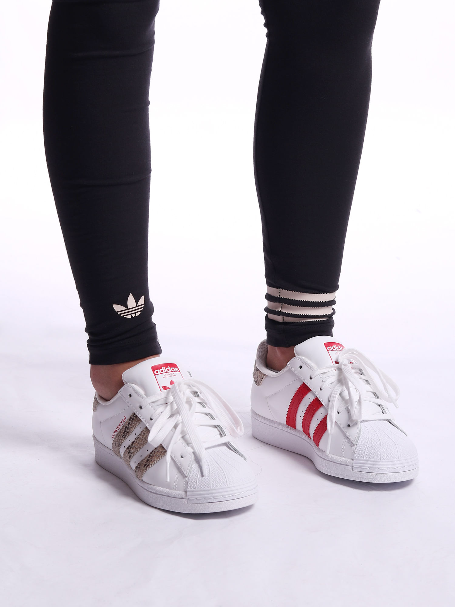 Calça moletinho jogger feminina adidas essentials 3 stripes