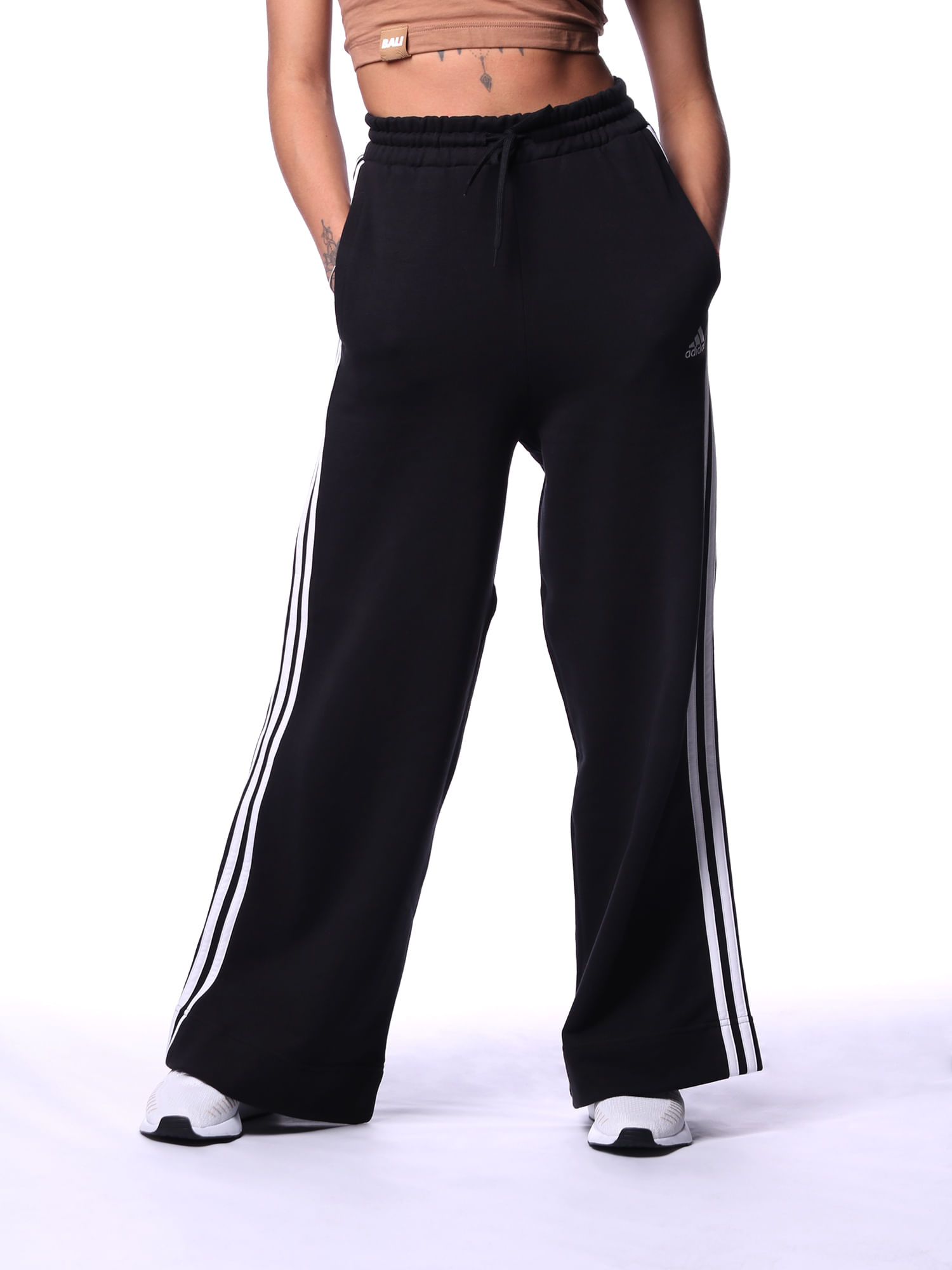 Calça moletinho jogger feminina adidas essentials 3 stripes